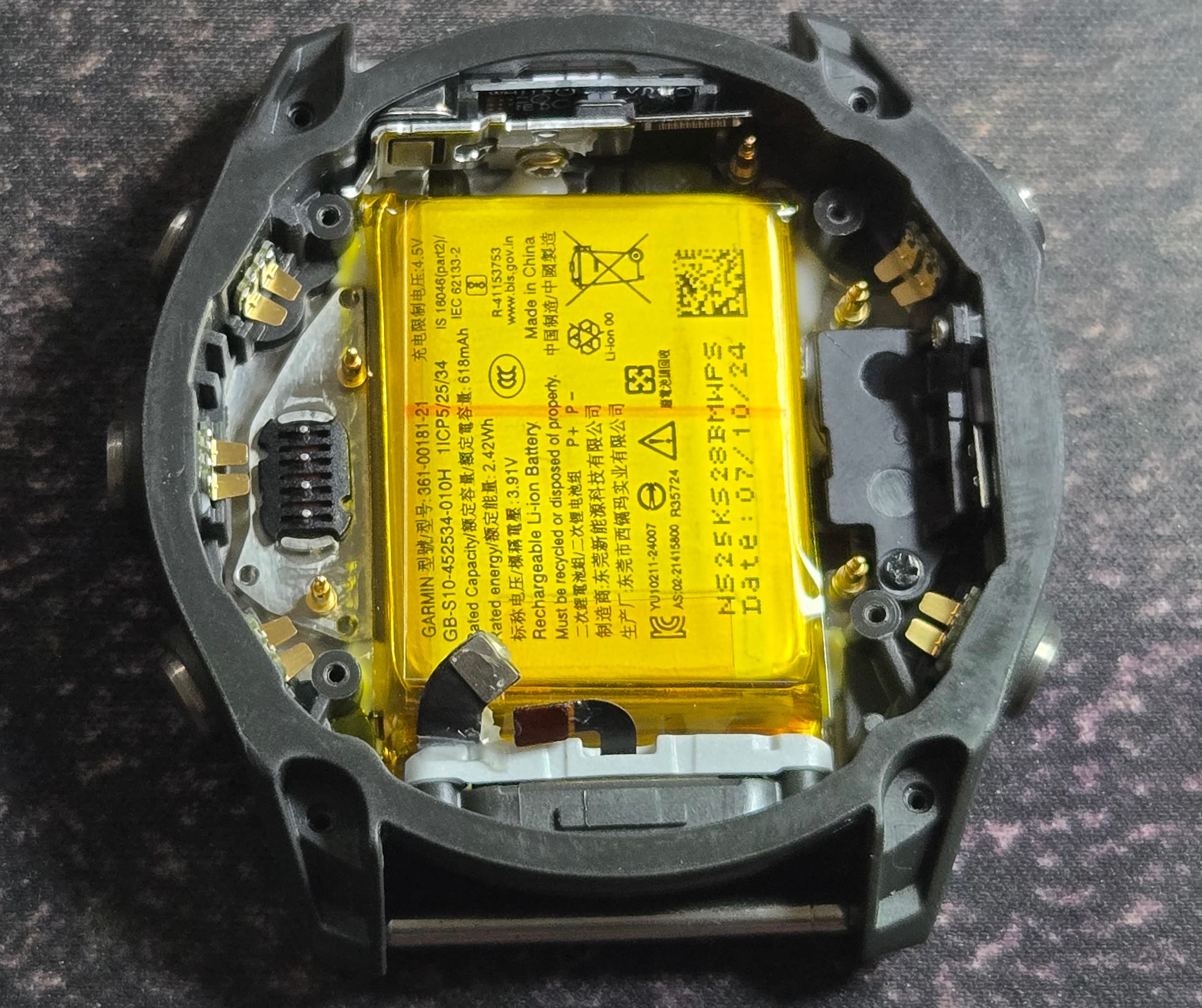 Garmin Fenix 8 teardwon internal details